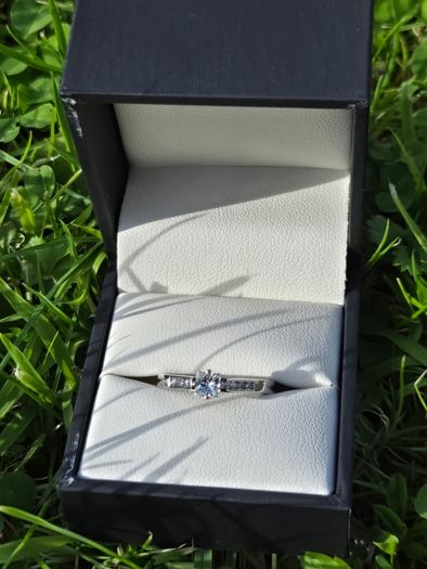 18ct White Gold Diamond Engagement Ring