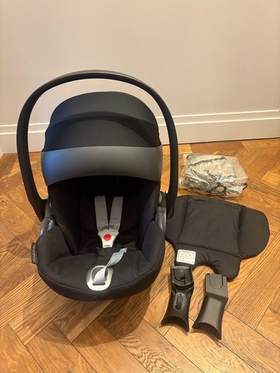 Cybex Cloud Z i-Size Infant Car Seat black excellent condition