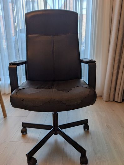 FREE to go - Black office chair - swivel base