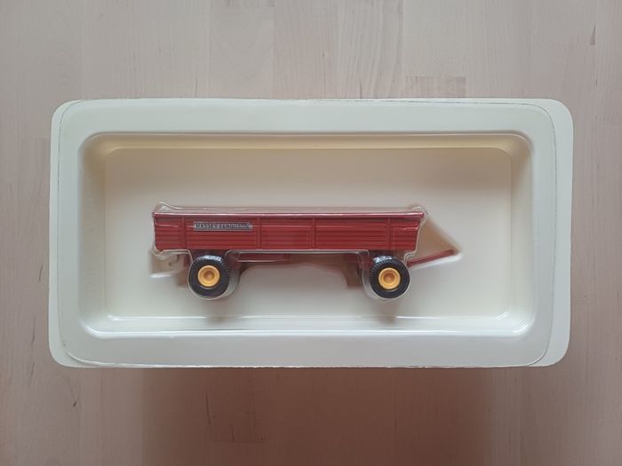 Britains Massey Ferguson 4 Wheeled Trailer Farm Model 1:32 Scale 9567 MINT
