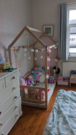 day bed/ play bed