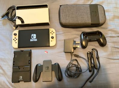 Nintendo Switch Oled Console + 200gb SD Card