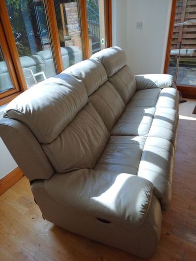 Leather Couch excellent condition