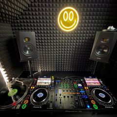 DJ USB with Free 121 DJ Lesson on Industry Standard Equipment, 24 years experience