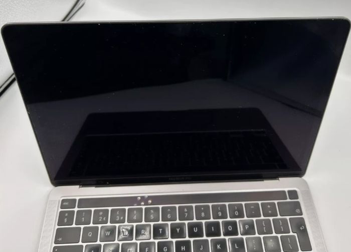 2020 Apple Macbook Pro (A2251) 13" Screen FOR PARTS