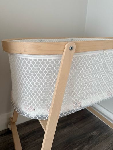 Ikea bassinet on wheels