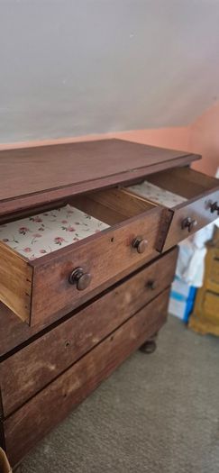 Antique chest of drawers
