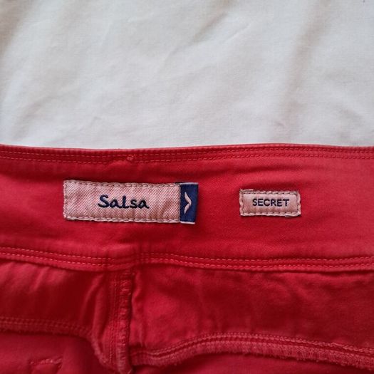 Salsa secret jeans Size 28/32 Zip fly Red in like new condition