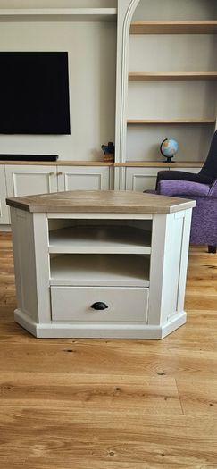 Corner TV Unit