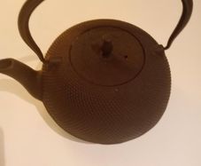 Large 2L Traditional Cast Iron Teapot Tetsubin  Hobnail Pattern