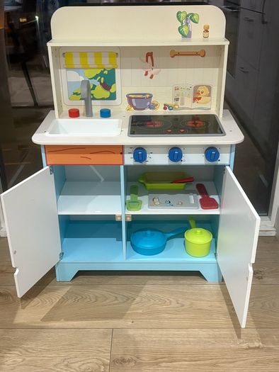 kids play kitchen