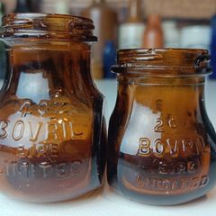 487 - Set of 2 Vintage Brown Amber Glass Screw Top Collectible Decorative Bovril Eire Bottles