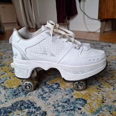 roller skates duvetset Size 5.