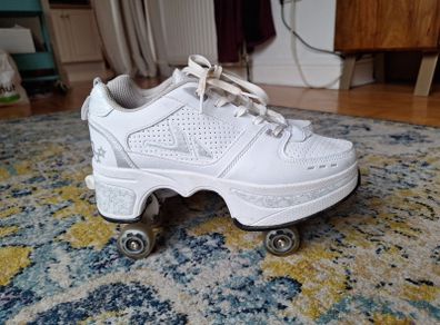 roller skates duvetset Size 5.