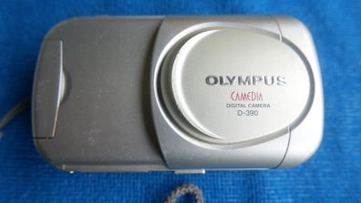 Olympus CAMEDIA D-390 2.0MP Compact Digital Camera (Silver) - Working