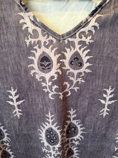 Beautiful Grey Floral Design Top Size S!