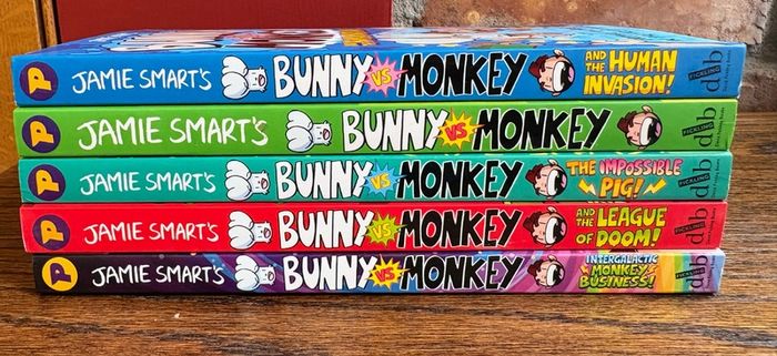 BRAND NEW - Bunny vs Monkey book set (5)
