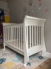 Pali solid white wood cot