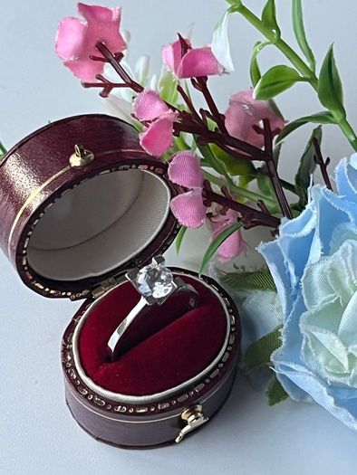 Sterling Silver Cathedral-Style Mounting Solitaire Cublic Zirconia Ring. Size N/O.