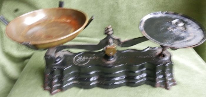 Vintage Libra Scale Co. Made In England Black & Gold Balance Weighing Scales Kitchen Baking Cast Iron Brass Metalware Heavy Antique