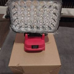 Milwaukee Work Light Emergency Floodlight Flashlight with Dual USB Output Ports Two-Level Brightnes