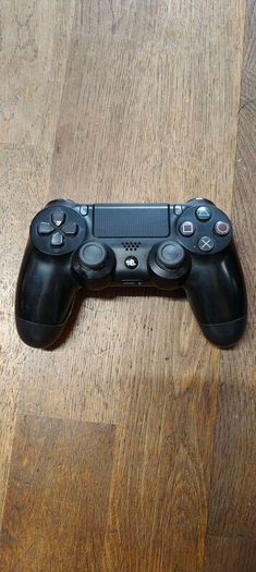 PS4 controller