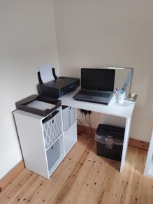 Corner desk