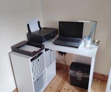 Corner desk
