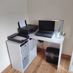 Corner desk