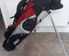 Zucci golf bag with stand.