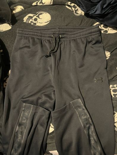 Under Armour Bottoms size large