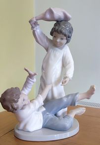 Nao By Lladro - 'Pillow Fight' Handmade Decorative Spanish Porcelain Figurine