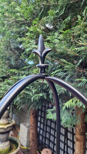 Garden obelisk