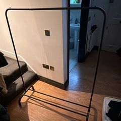 Black metal clothes rack like new