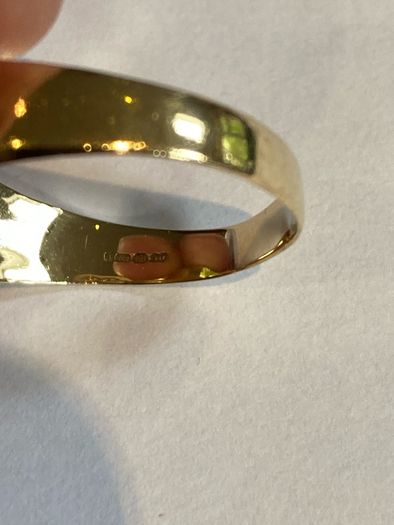 9 carat gold signet ring