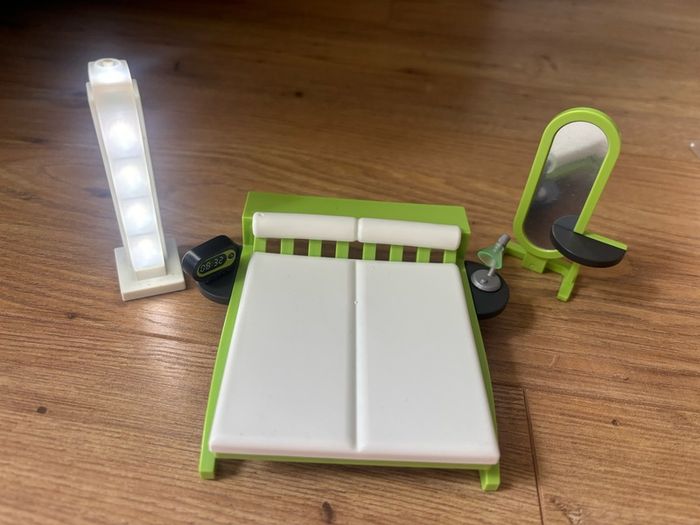 Playmobil Modern Bedroom Set 9271 with working light