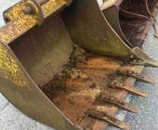 3ft Geith Digging Bucket (Complete with Teeth)