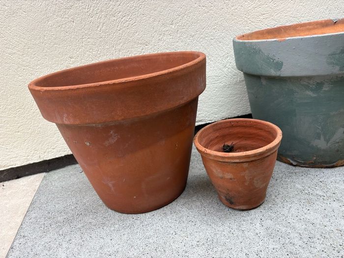 x3 Large Terracotta pots x2 Small ceramics pots