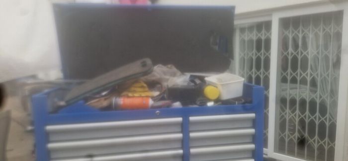 large 6x5 tool box two in two parts top and bottom on wheels top brands snap on.  Blue  point teng tools. Oil change kit . Piston pressure kit   lot of tools  snap onlarge