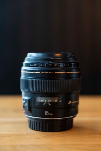 Canon EF 85mm f/1.8 USM lens