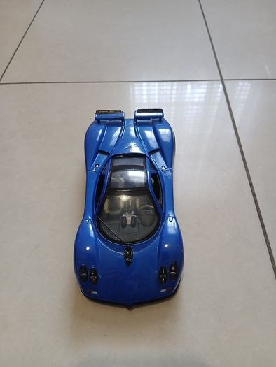 Pagani Zonda 1:24 Die-Cast - Opening Doors & Engine - Like New