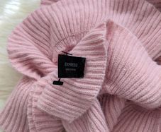 Pink ruffle scarf