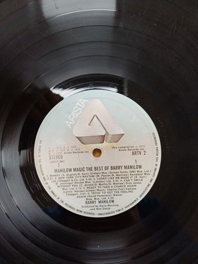 Vinyl  -Manilow Magic - The best of Manilow - No sleeve.