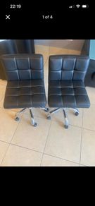 manicure table and 2 chairs