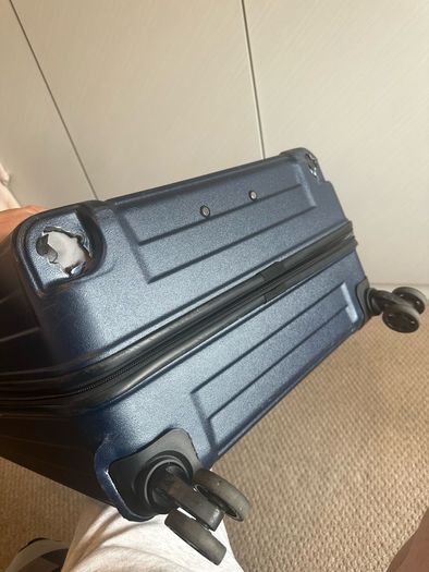 Large (20kg) suitcase