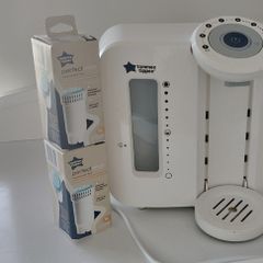 Formula machine with Bottles Tommee tippee