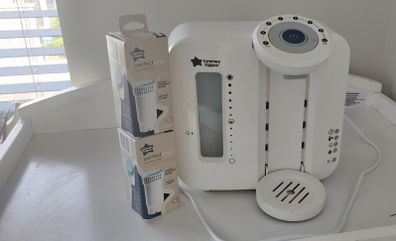 Formula machine with Bottles Tommee tippee