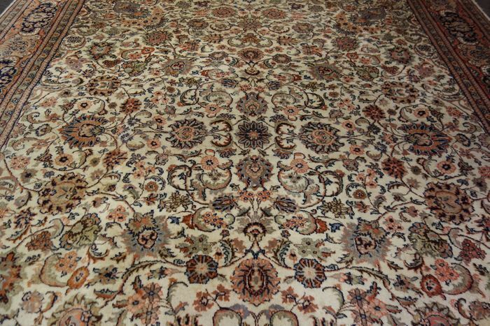 P.ersian Tabriz Rug 3.1 X 2.43m (TZ)