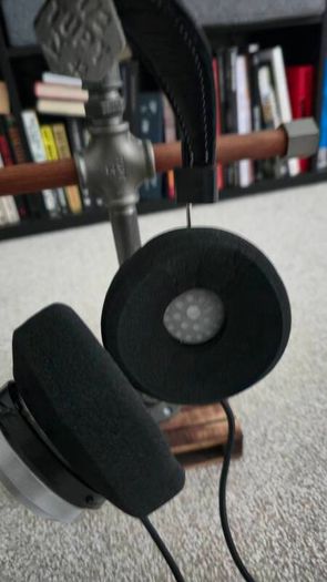 Grado SR325x Headphones + Upgraded Pads + 4-Way Headphone Stand