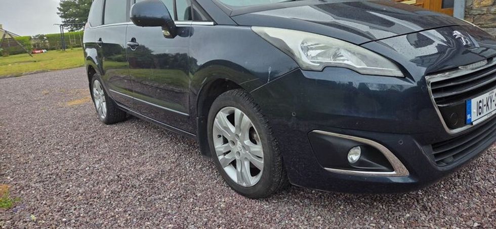 Peugeot 5008 2016 excellent family car